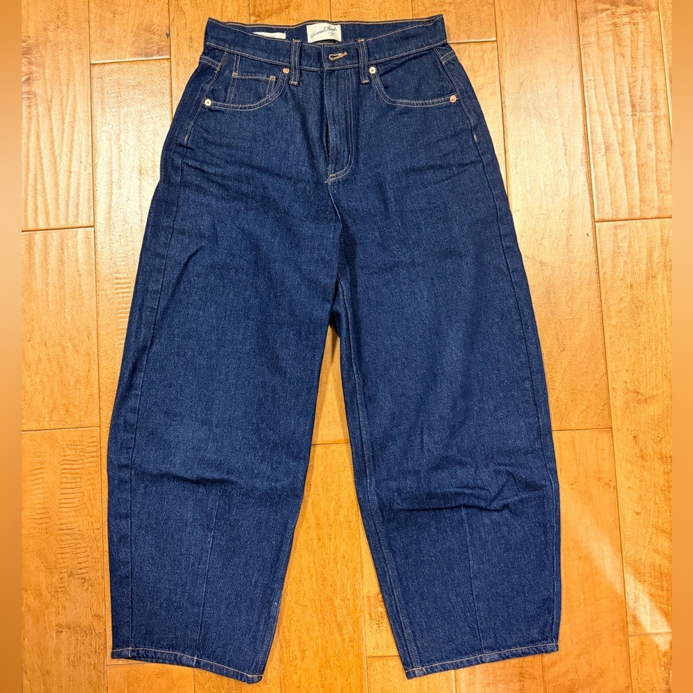 Universal Thread Wide High-Rise East Barrel Ankle Jeans - Dark Wash 6